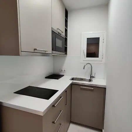 Family Close To Parc Güell